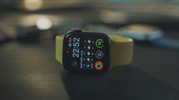 Quels sont les avantages des technologies de suivi de l'activité physique pour les personnes âgées?